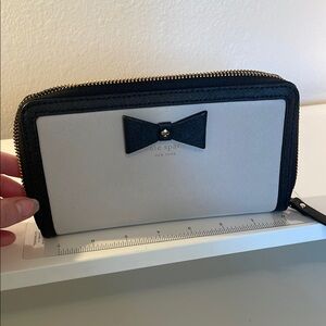 Kate Spade Black and cream/tan Wallet